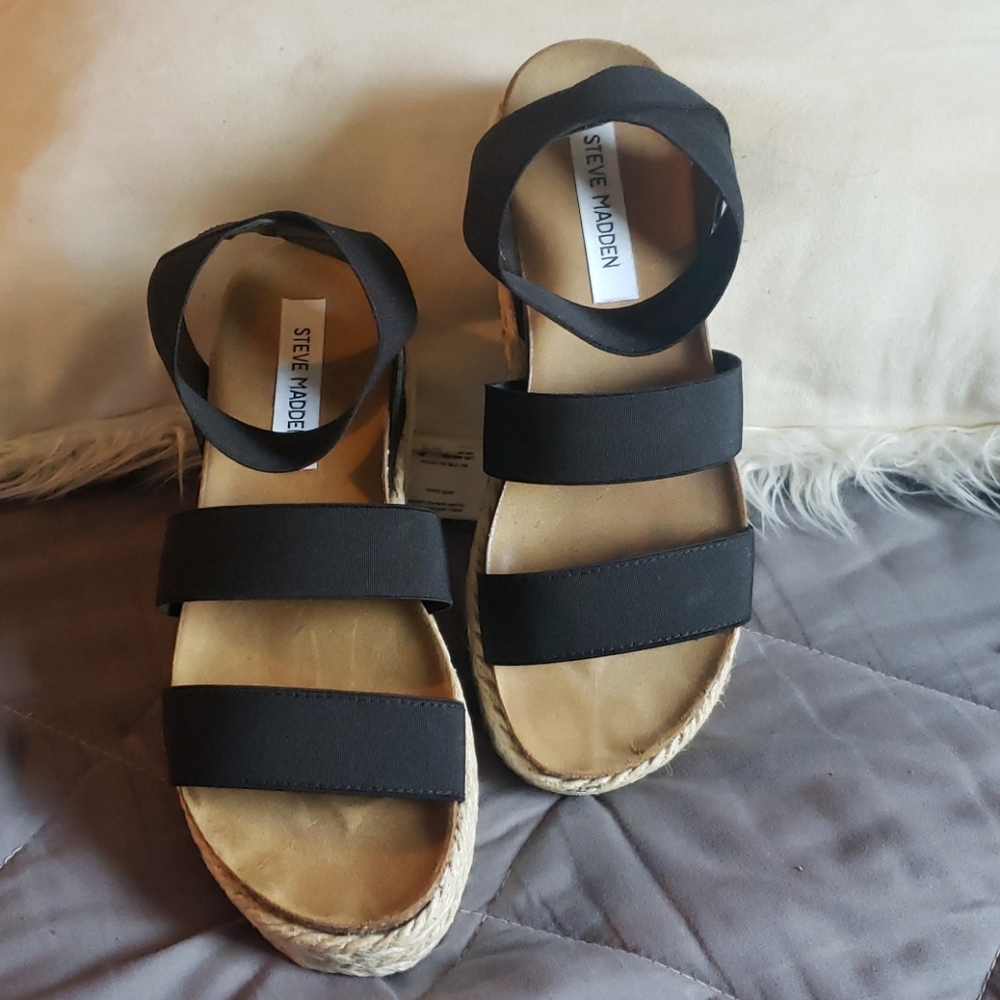 🚫SOLD STEVE MADDEN SANDALS